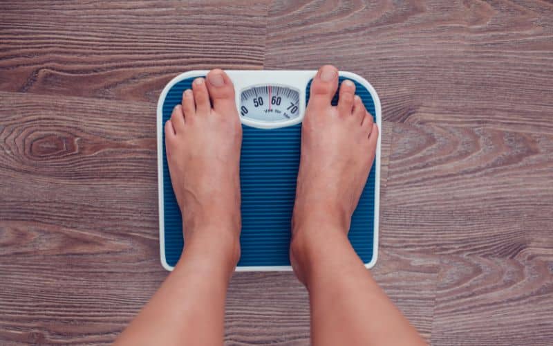 feet in weighing scale check weight loss