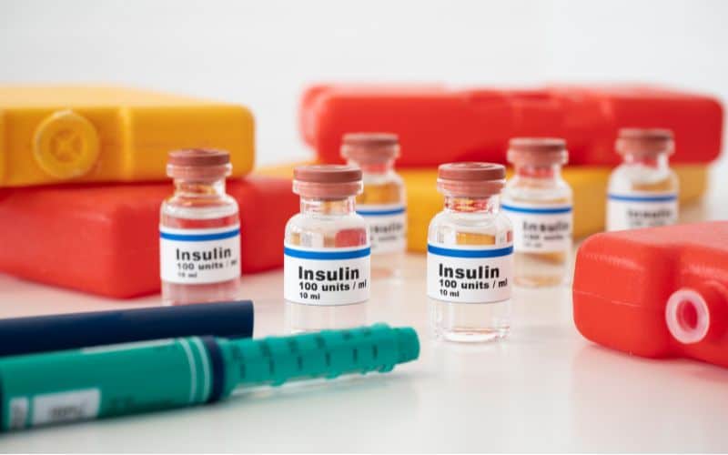 Insulin ampoules and insulin syringe with cold packs